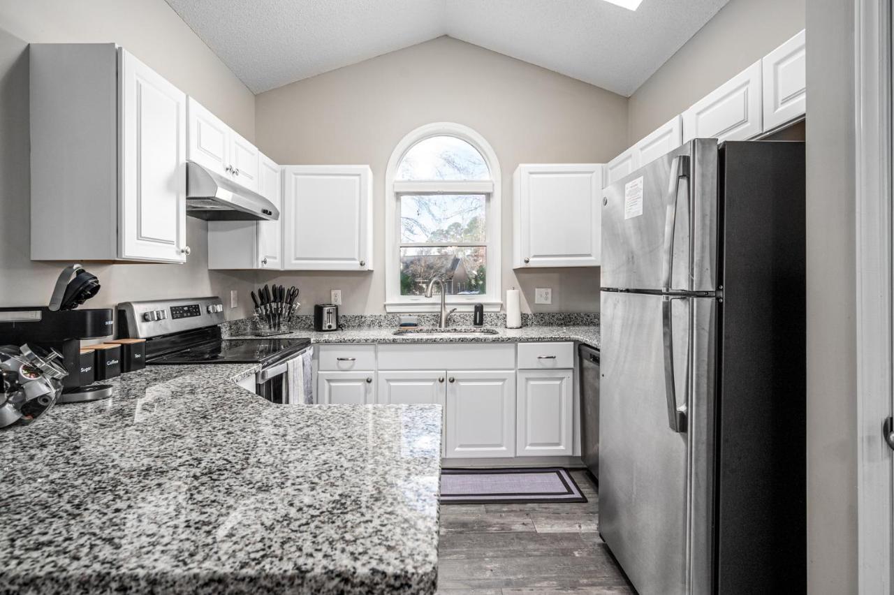 Cozy Industrial Kildaire Farms Home- Near Downtown Cary Esterno foto